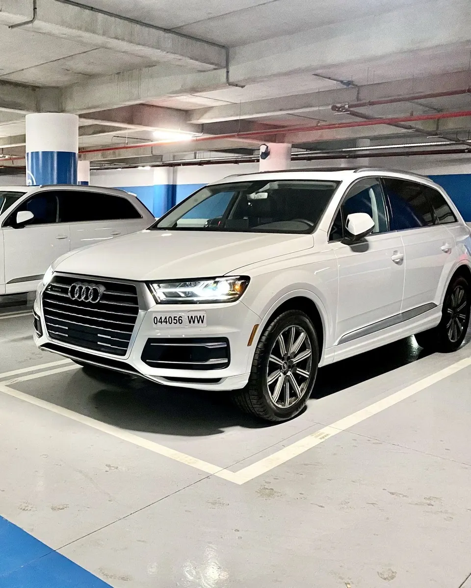 Audi Q7 · Dans un parking · Photo de l’agence