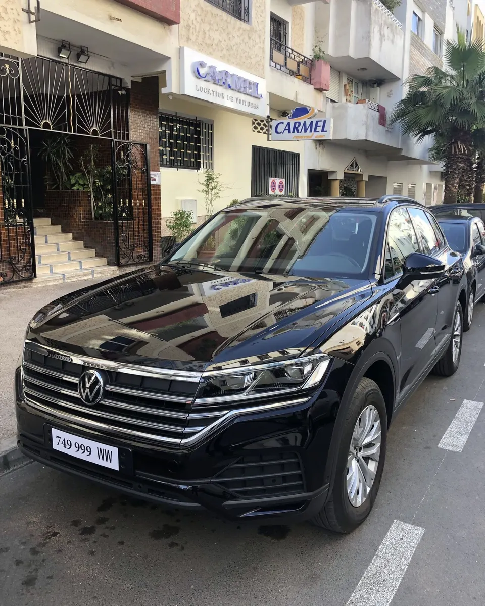 Volkswagen Touareg · Devant l’agence, rue Jabal Oukaïmeden · Photo de l’agence
